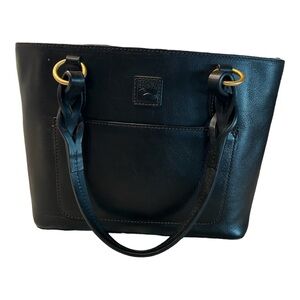 Barely used Dooney handbag non smoker no scratches clean inside
